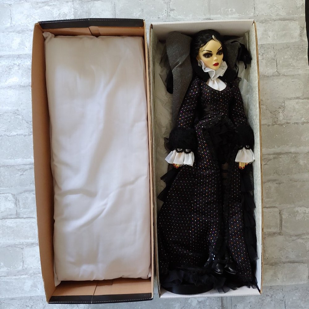 Evangeline Ghastly Grave Concerns Tonner Doll Wilde Imagination Retired 2009